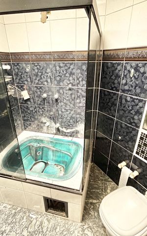 Casa à venda com 280m², 4 quartos e 4 vagas Casa à venda com 280m², 4 quartos e 4 vagasBanheiro