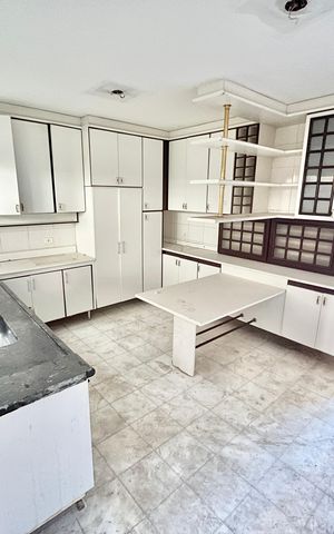 Casa à venda com 280m², 4 quartos e 4 vagas Casa à venda com 280m², 4 quartos e 4 vagasCozinha