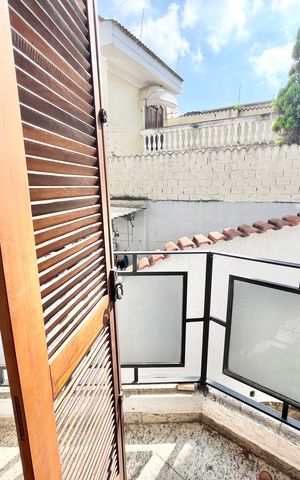 Casa à venda com 280m², 4 quartos e 4 vagas Casa à venda com 280m², 4 quartos e 4 vagasQuarto 2 Varanda