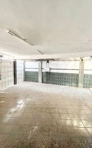 Casa à venda com 280m², 4 quartos e 4 vagas Casa à venda com 280m², 4 quartos e 4 vagasGaragem
