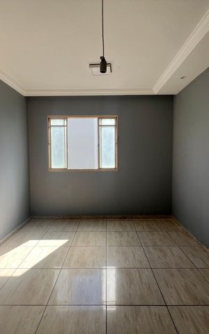 Casa à venda com 52m², 3 quartos e sem vaga Casa à venda com 52m², 3 quartos e sem vagaSala