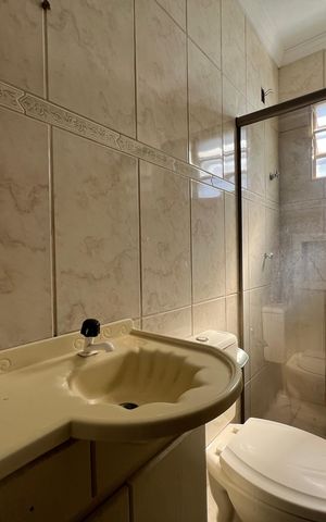 Casa à venda com 52m², 3 quartos e sem vaga Casa à venda com 52m², 3 quartos e sem vagaBanheiro Social
