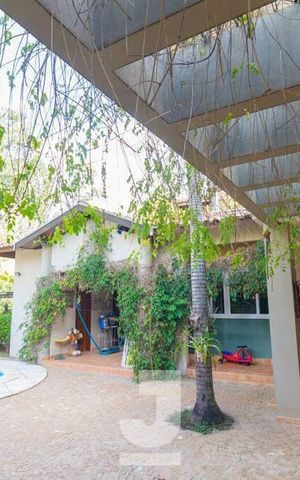 Casa de condomínio à venda com 472m², 4 quartos e 3 vagas