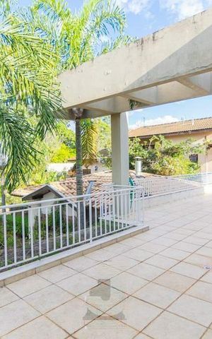Casa de condomínio à venda com 472m², 4 quartos e 3 vagas