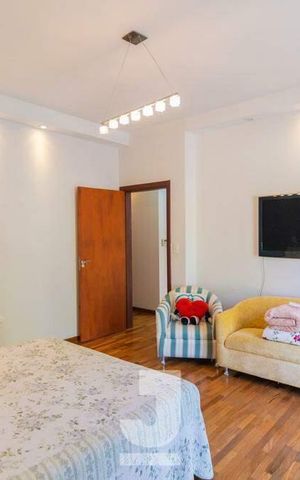 Casa de condomínio à venda com 472m², 4 quartos e 3 vagas