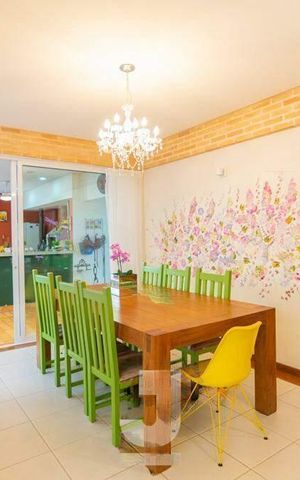 Casa de condomínio à venda com 472m², 4 quartos e 3 vagas