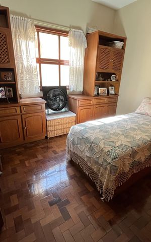 Casa à venda com 405m², 6 quartos e 3 vagas Casa à venda com 405m², 6 quartos e 3 vagasQuarto 4