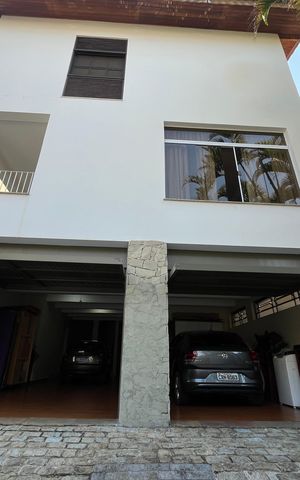 Casa à venda com 405m², 6 quartos e 3 vagas Casa à venda com 405m², 6 quartos e 3 vagasFachada