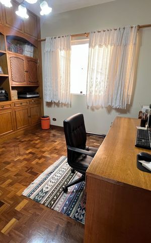 Casa à venda com 405m², 6 quartos e 3 vagas Casa à venda com 405m², 6 quartos e 3 vagasQuarto 1