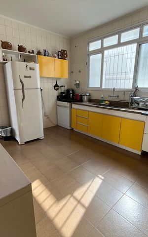 Casa à venda com 405m², 6 quartos e 3 vagas Casa à venda com 405m², 6 quartos e 3 vagasCozinha