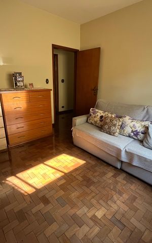 Casa à venda com 405m², 6 quartos e 3 vagas Casa à venda com 405m², 6 quartos e 3 vagasQuarto 3