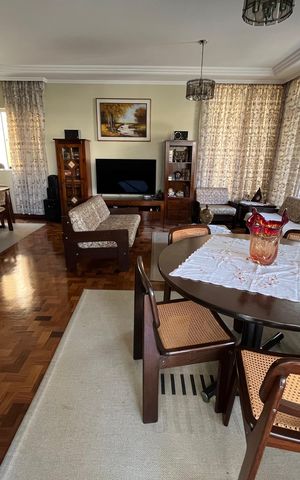 Casa à venda com 405m², 6 quartos e 3 vagas Casa à venda com 405m², 6 quartos e 3 vagasSala