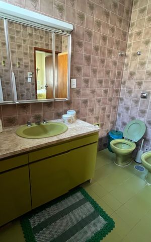 Casa à venda com 405m², 6 quartos e 3 vagas Casa à venda com 405m², 6 quartos e 3 vagasBanheiro