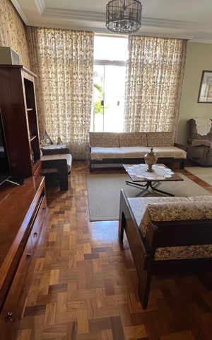 Casa à venda com 405m², 6 quartos e 3 vagas Casa à venda com 405m², 6 quartos e 3 vagasSala