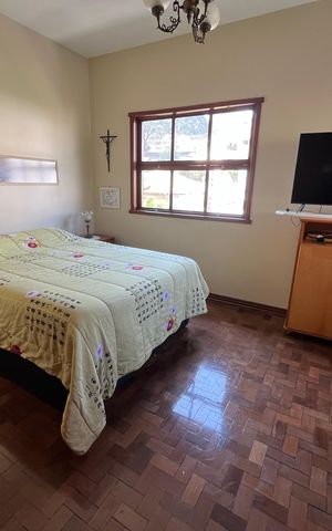 Casa à venda com 405m², 6 quartos e 3 vagas Casa à venda com 405m², 6 quartos e 3 vagasQuarto 2
