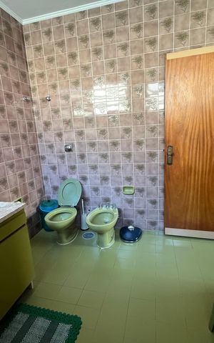 Casa à venda com 405m², 6 quartos e 3 vagas Casa à venda com 405m², 6 quartos e 3 vagasBanheiro