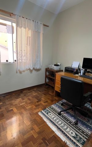 Casa à venda com 405m², 6 quartos e 3 vagas Casa à venda com 405m², 6 quartos e 3 vagasQuarto 1