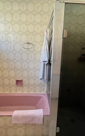 Casa à venda com 405m², 6 quartos e 3 vagas Casa à venda com 405m², 6 quartos e 3 vagasBanheiro