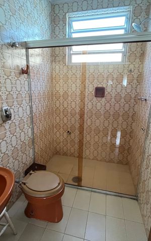 Casa à venda com 405m², 6 quartos e 3 vagas Casa à venda com 405m², 6 quartos e 3 vagasBanheiro