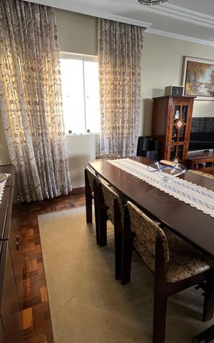Casa à venda com 405m², 6 quartos e 3 vagas Casa à venda com 405m², 6 quartos e 3 vagasSala de Jantar