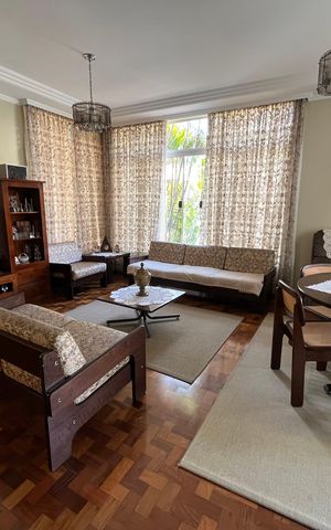 Casa à venda com 405m², 6 quartos e 3 vagas Casa à venda com 405m², 6 quartos e 3 vagasSala