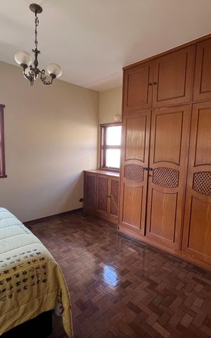 Casa à venda com 405m², 6 quartos e 3 vagas Casa à venda com 405m², 6 quartos e 3 vagasQuarto 2