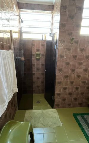 Casa à venda com 405m², 6 quartos e 3 vagas Casa à venda com 405m², 6 quartos e 3 vagasBanheiro