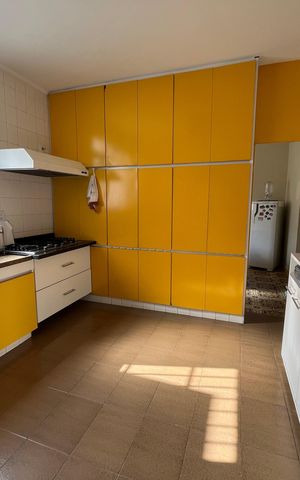 Casa à venda com 405m², 6 quartos e 3 vagas Casa à venda com 405m², 6 quartos e 3 vagasCozinha