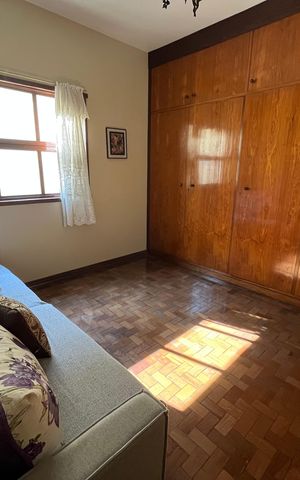 Casa à venda com 405m², 6 quartos e 3 vagas Casa à venda com 405m², 6 quartos e 3 vagasQuarto 3