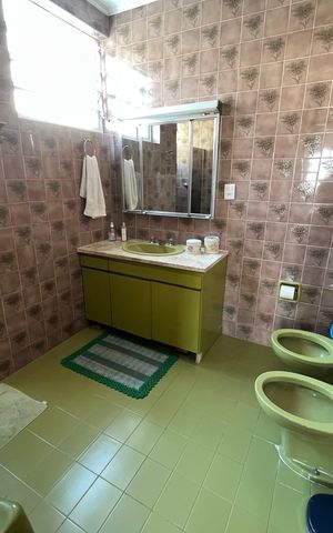 Casa à venda com 405m², 6 quartos e 3 vagas Casa à venda com 405m², 6 quartos e 3 vagasBanheiro