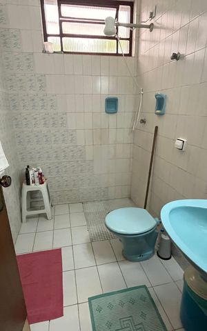 Casa à venda com 405m², 6 quartos e 3 vagas Casa à venda com 405m², 6 quartos e 3 vagasBanheiro de serviço
