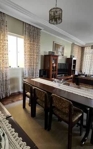 Casa à venda com 405m², 6 quartos e 3 vagas Casa à venda com 405m², 6 quartos e 3 vagasSala de jantar