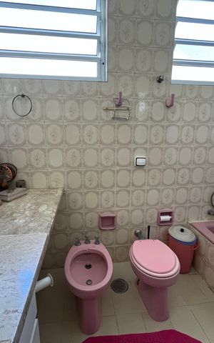 Casa à venda com 405m², 6 quartos e 3 vagas Casa à venda com 405m², 6 quartos e 3 vagasBanheiro