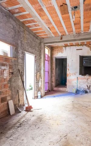 Casa à venda com 109m², 2 quartos e 2 vagasSalão