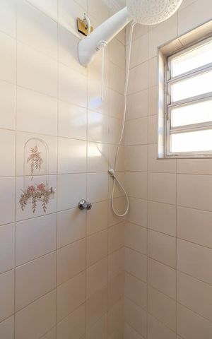 Casa à venda com 109m², 2 quartos e 2 vagasBanheiro 1