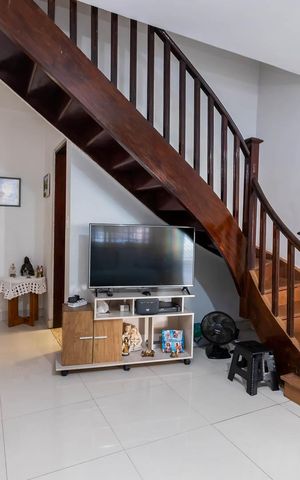 Casa à venda com 109m², 2 quartos e 2 vagasSala