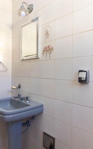 Casa à venda com 109m², 2 quartos e 2 vagasBanheiro 1