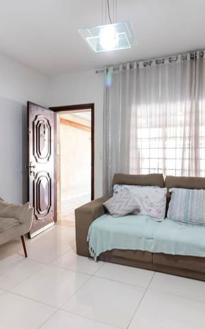 Casa à venda com 109m², 2 quartos e 2 vagasSala