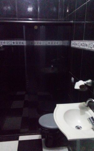 Casa à venda com 60m², 1 quarto e sem vaga Casa à venda com 60m², 1 quarto e sem vagaBanheiro