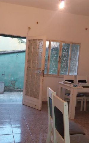 Casa à venda com 60m², 1 quarto e sem vaga Casa à venda com 60m², 1 quarto e sem vagaSala