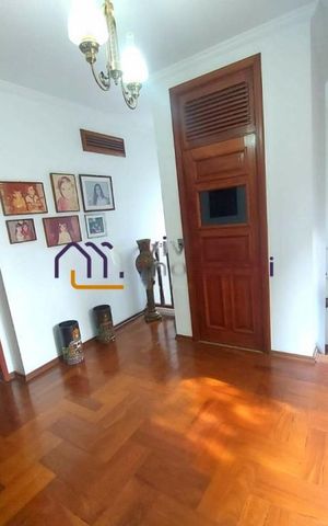 Casa para alugar com 330m², 4 quartos e 6 vagas
