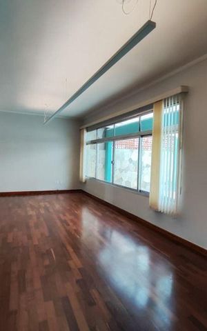 Casa à venda com 300m², 3 quartos e 3 vagas