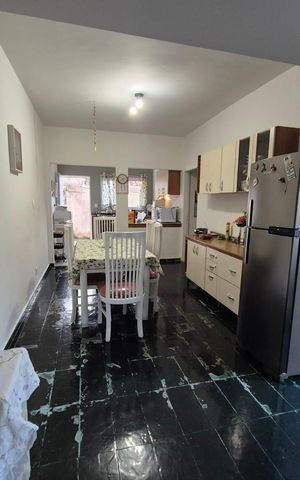 Casa à venda com 360m², 3 quartos e 3 vagas Casa à venda com 360m², 3 quartos e 3 vagasCozinha