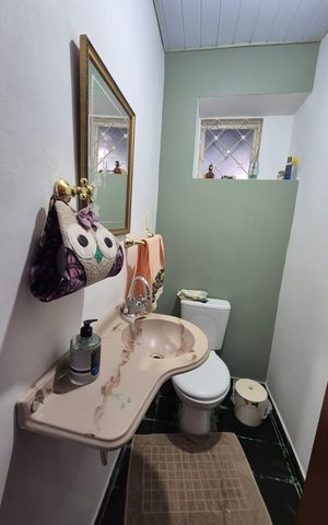 Casa à venda com 360m², 3 quartos e 3 vagas Casa à venda com 360m², 3 quartos e 3 vagasBanheiro