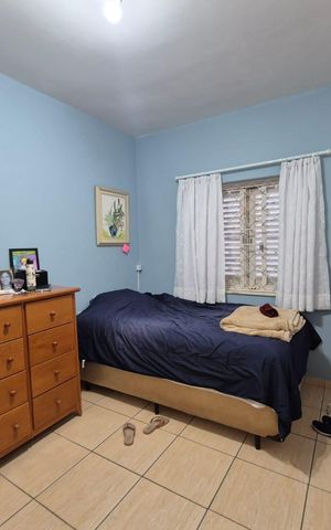 Casa à venda com 360m², 3 quartos e 3 vagas Casa à venda com 360m², 3 quartos e 3 vagasQuarto