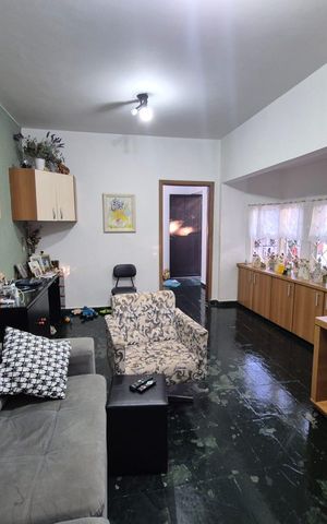 Casa à venda com 360m², 3 quartos e 3 vagas Casa à venda com 360m², 3 quartos e 3 vagasSala