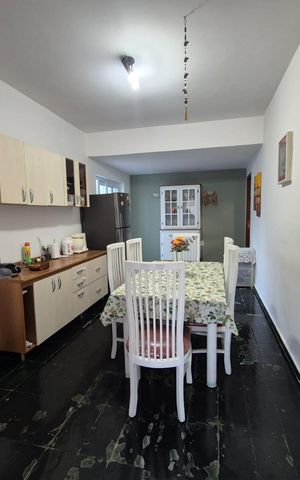 Casa à venda com 360m², 3 quartos e 3 vagas Casa à venda com 360m², 3 quartos e 3 vagasCozinha