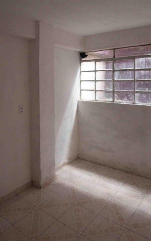 Casa à venda com 700m², 4 quartos e 2 vagas Casa à venda com 700m², 4 quartos e 2 vagasSala