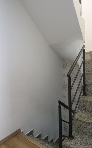 Casa de condomínio à venda com 110m², 2 quartos e 1 vagaEscada