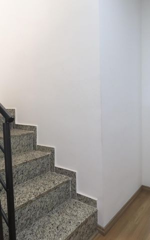 Casa de condomínio à venda com 110m², 2 quartos e 1 vagaEscada